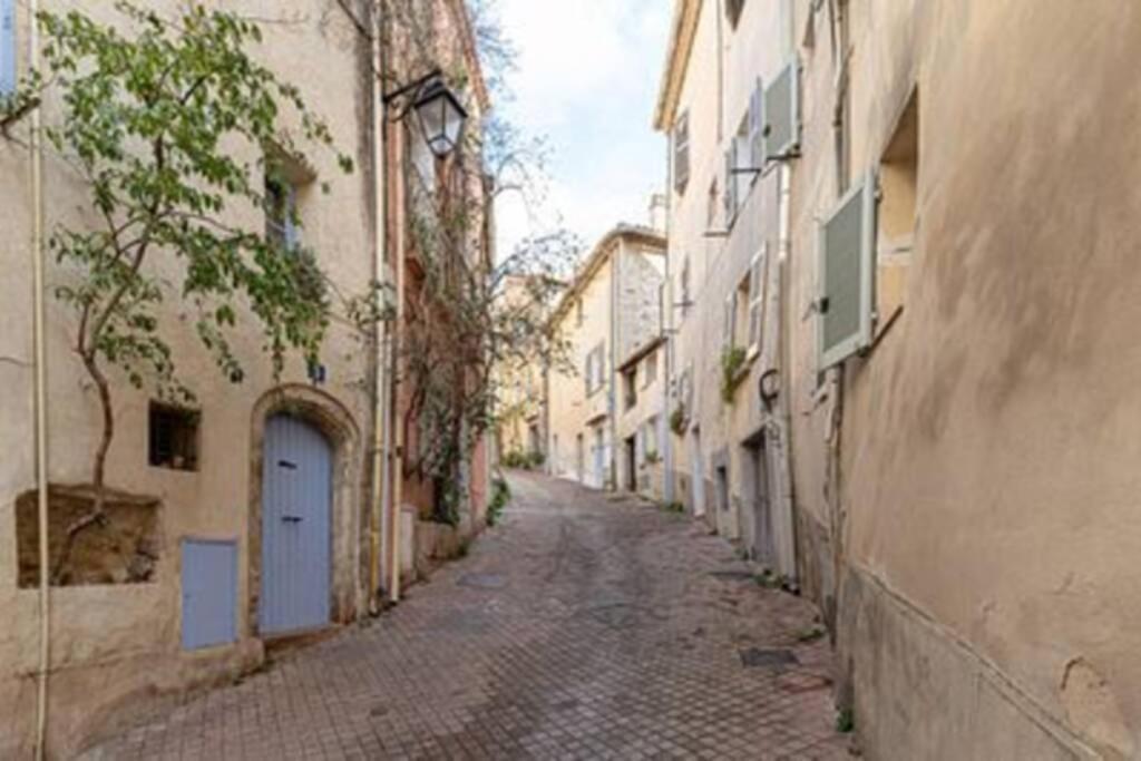 Le Charme Du Medieval Dans Un Appartement Cosy Hyeres Luaran gambar